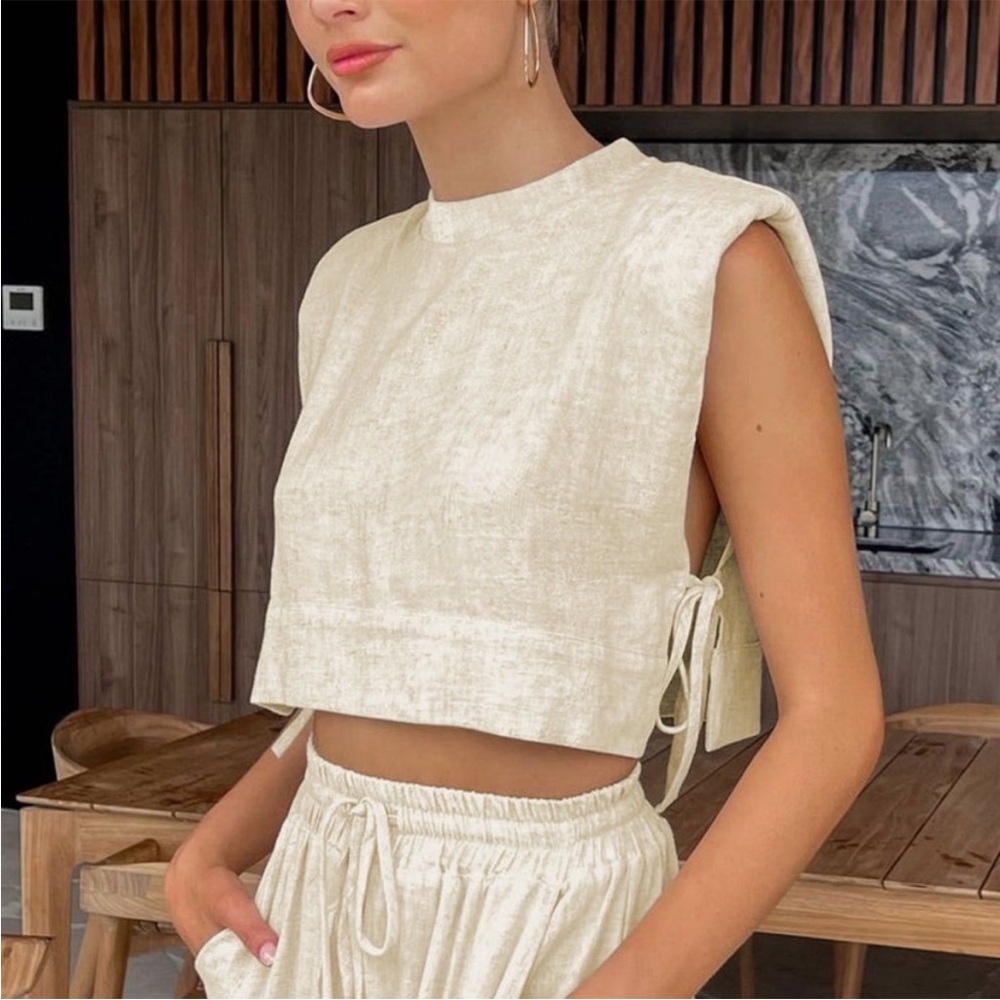 NWT Commense Cream Textured Crop Top